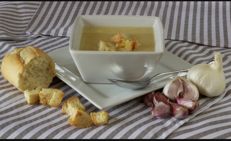 sopa de ajo blanco