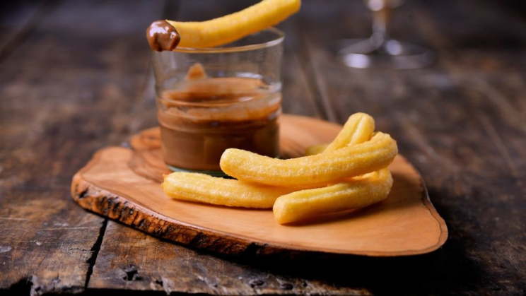 Crema de Morcilla con Churros de Manzana.